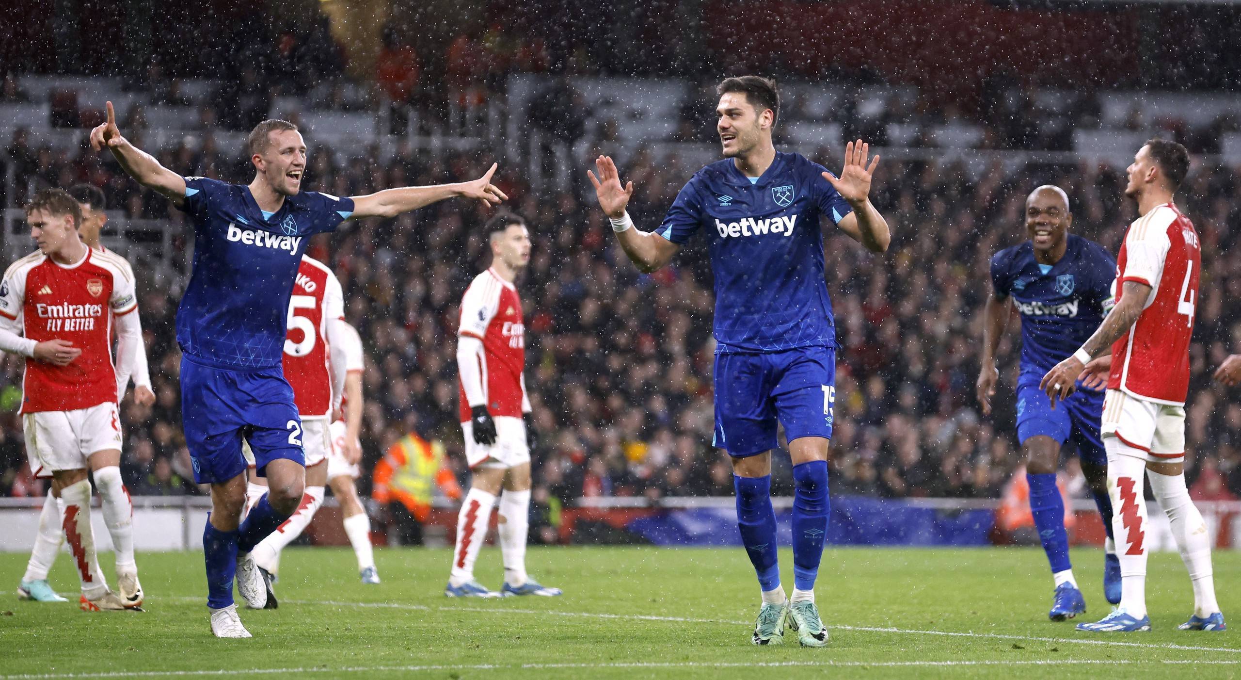 埃弗拉离队 埃弗拉离队